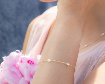 Minimalist Pearl Bracelet | Pearl Station Bracelet | Pearl Bead Layering Bracelet | Bridesmaid Gift for Her | Bridal Jewelry