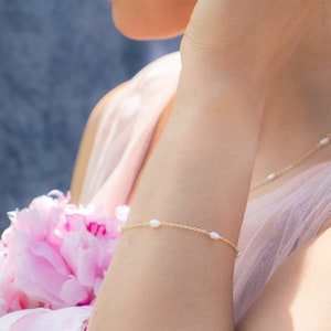 Minimalist Pearl Bracelet | Pearl Station Bracelet | Pearl Bead Layering Bracelet | Bridesmaid Gift for Her | Bridal Jewelry