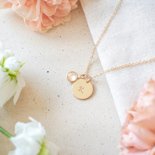 Collier initiale et pierre de naissance | Collier lettre personnalisé | Cadeau pour maman | Collier maman monogramme | Collier familial | Cadeau pour elle