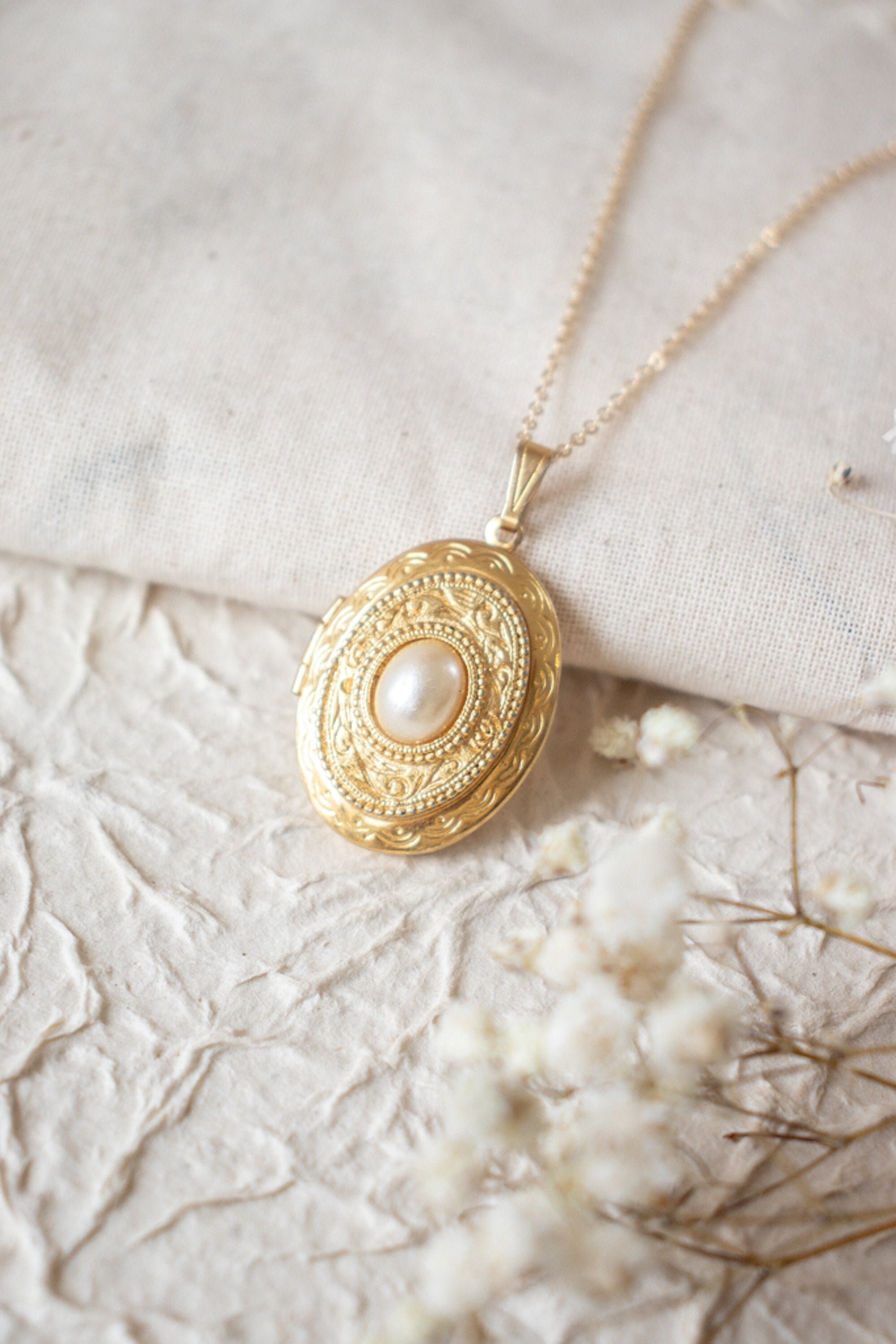 Details about   Vintage Goldtone Locket Necklace w/ Faux Pearl in Orig Presentation Box 24" 