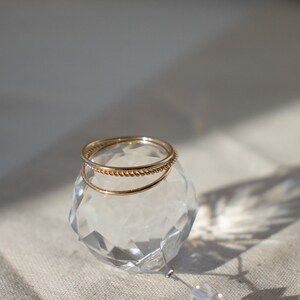 Anillos apilables / Anillo simple relleno de oro de 14 quilates / Anillo minimalista / Anillo en capas / Anillo delicado / Anillos resistentes al agua imagen 5