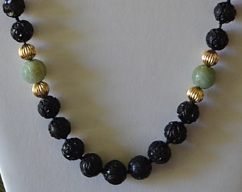 Antique Estate CARVED Celadon y negro JADE abalorios 14K bead NECKLACE 34"