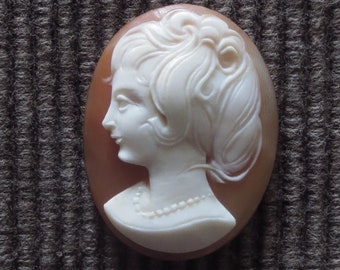 Antique Lovely LADY Courtesan CAMEO Shell unset High Relief Hand Carved