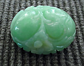 Antiguo chino JADEITE luz manzana verde PLUMS & FLORES amuleto de Cabujón