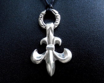 FLEUR de LIS with wreath ring Sterling Silver 925 PENDANT ...medium Goth