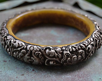 Vintage Repousse SILVER and RESIN 14mm BANGLE Bracelet 7" Circumference