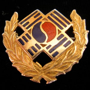 KOREAN Flag 14K GOLD and Enamel Pin Brooch
