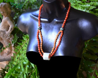 Antiguo collar de cloisonné con anillo de arquero de jade y cornalina de exportación china