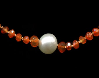 COLLAR Gargantilla de plata 925 con cordón de seda anudado a mano con PERLA Akoya y CORNALINA facetada