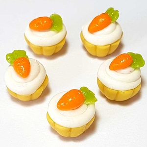 50 Puppenhaus Miniatur Möhren Cupcakes * Doll Mini Food Obst Mini Cupcake Kuchen-Großhandel- Handgemacht aus Ton