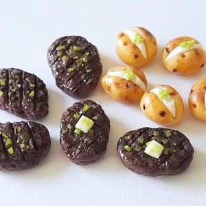 ドールハウスミニチュアグリルステーキミックス10個+ジャケットポテト*ドールミニフードミートステーキミールセット