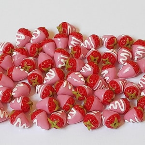 50 fresas cubiertas de chocolate rosa en miniatura para casa de muñecas * Comida para muñecas Mini Fruta Fresa