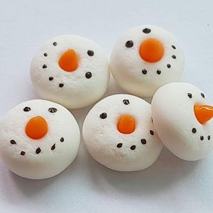 50 Puppenhaus Miniatur Donuts * Puppe Mini Essen Kuchen Bäckerei Weihnachten Schneemann Donut Grosshandel Lot Handgemachte Ton