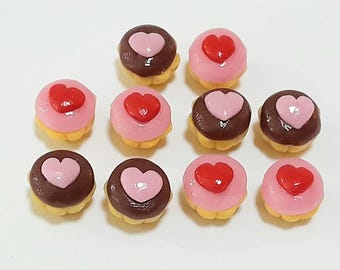 50 Miniaturas de Cupcakes em Formato de Coração para Casa de Bonecas: Feitas à Mão em Argila Polimérica, 1 cm
