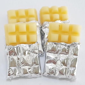 50 Puppenhaus Miniatur Weiße Schokoladenstangen mit Folienverpackung Puppe Mini Essen Großhandel Lot Candy Sweet handgemachte Ton