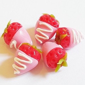 20 fresas cubiertas de chocolate rosa en miniatura para casa de muñecas * Comida para muñecas Mini Fruta Fresa