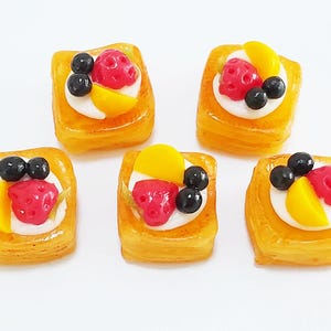 10 Dollhouse Miniature Puff Pastry Fruit Tarts * Doll Mini Food Tiny Pie Dessert Bakery Savory Cake Handmade Clay