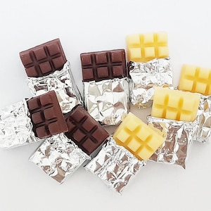 50 gemischte Miniatur-Schokoriegel mit Folienverpackung Puppe Mini Essen Großhandel Lot Süßigkeiten Weiß Choc Bar Süße handgemachte Ton
