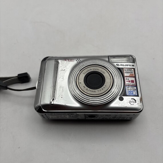 富士フイルム FinePix A600 6.3MP デジタルカメラ シルバー - 動作 