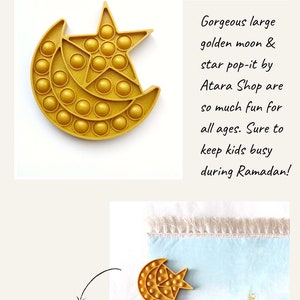 K&ouml;nnte beinhalten: Ein goldfarbenes Mond- und Stern-Pop-It-Spielzeug. Das Pop-It besteht aus hochwertigem Silikon und ist sicher, ungiftig, langlebig und waschbar. Der Text auf dem Bild lautet "Golden Moon & Star Pop-It by Atara Shop."