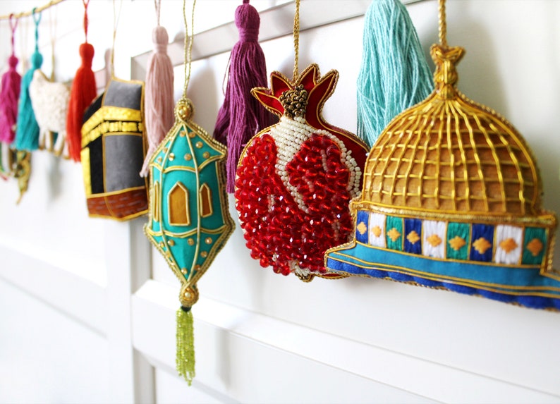 30 Piece Bundle Decorative Heirloom Garland, Islam, muslim celebration, Quran, Kabaah, Madinah, Eid Islamic Art Ramadan, Hajj, Eid Palestine Symbols Heirloom Garland Collection | Islam muslim decor, Eid & Ramadan Al Aqsa Resistance is Existence