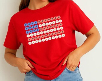 Boho USA Flag Shirt for Women – Floral 4th of July Tee – Trendy Patriotic T-Shirt