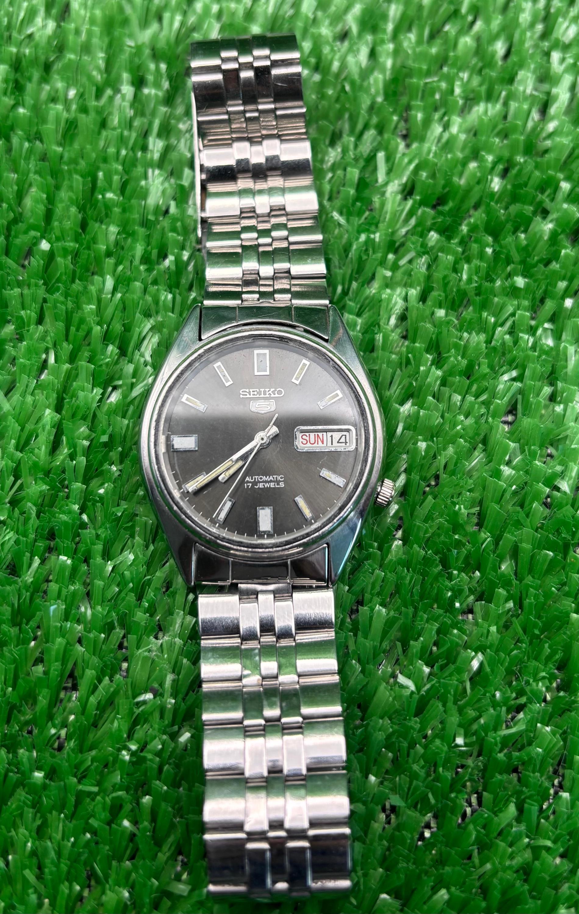 Seiko 5 Automatic - Black Dial - Mint Condition - Vintage Watch
