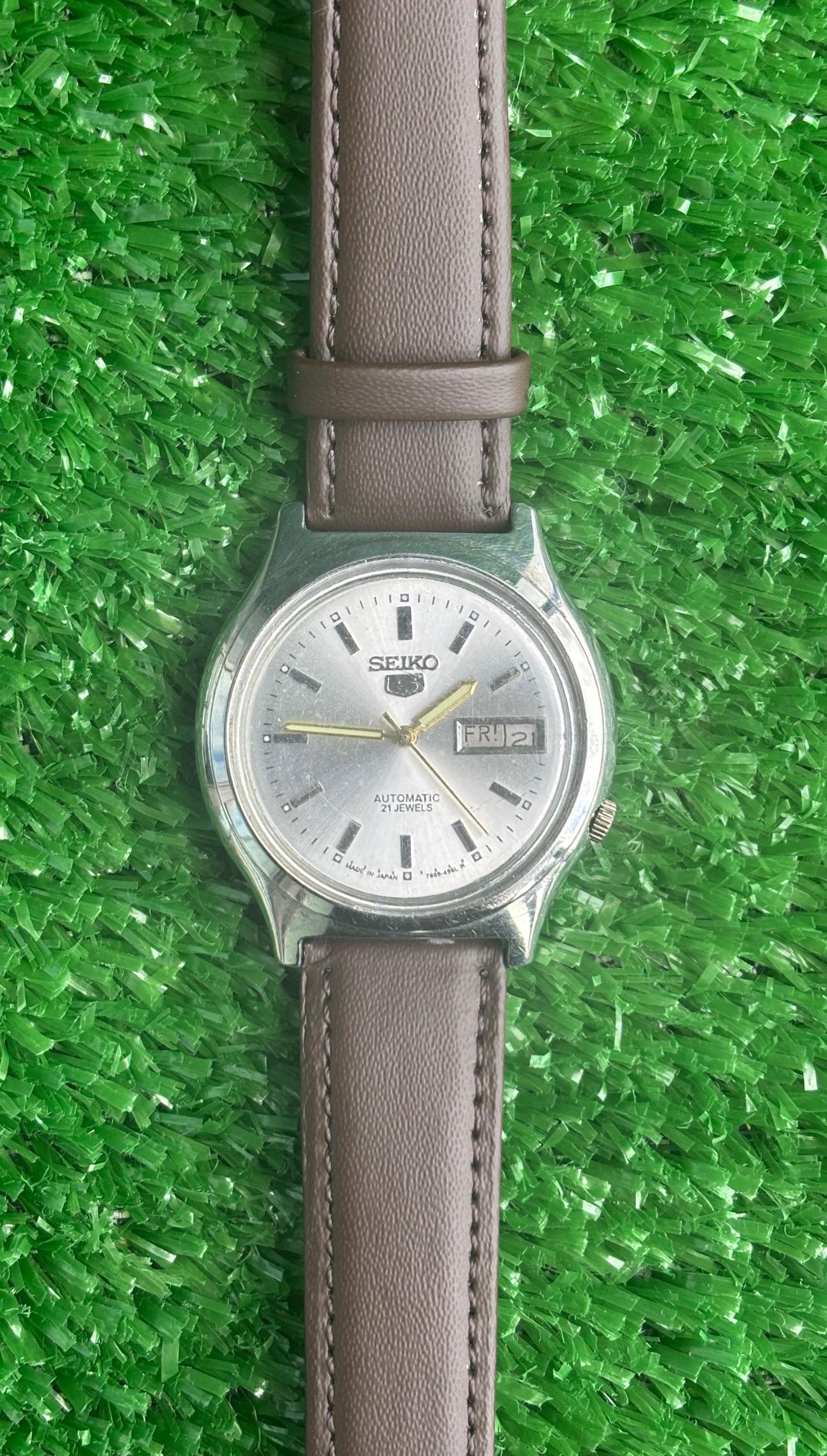 セイコー5 オートマチック - 21石 シルバー文字盤 - 新品同様