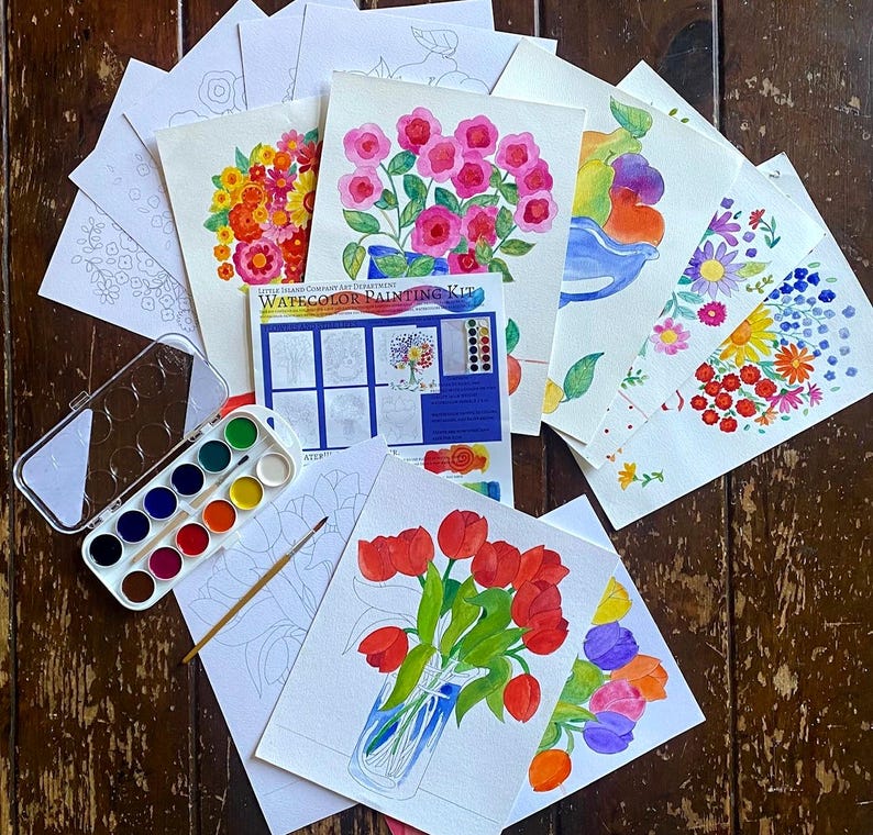 K&ouml;nnte beinhalten: Aquarell-Malset mit 12 Farben, einem Pinsel und mehreren leeren Bl&auml;ttern mit Umrissen von Blumen und Fr&uuml;chten. Das Set enth&auml;lt Anleitungen zum Malen eines Baumes.