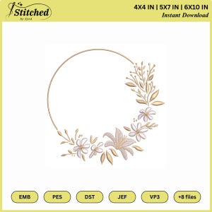 Könnte beinhalten: Ein Stickdesign mit einem goldfarbenen kreisförmigen Rahmen mit floralen und Blattakzenten. Das Design umfasst weiße und goldfarbene Blumen und Blätter. Das Bild enthält auch den Text "Stitched by Syed" und Größenangaben: 10x10, 12.7x17.8, und 15.2x25.4 cm.