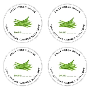 Pode incluir: Etiquetas circulares com o texto "Dilly Green Beans" e "100% Natural Canned with Love". Cada etiqueta apresenta um grupo de feijão verde e um espaço para uma data. As etiquetas estão em fundo branco.