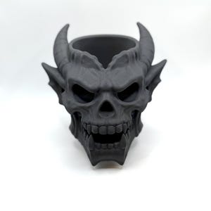 Maceta de calavera: Maceta gótica con forma de cabeza de demonio, portalápices o pieza de exhibición para decoración de fantasía.