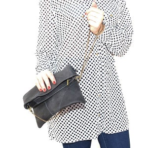 Sac bandoulière en cuir noir pour femme / Sac bandoulière noir / Sac besace en cuir noir / Sac en cuir noir / Sac en cuir noir souple