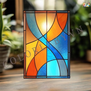 Op de afbeelding: Een rechthoekig glas-in-loodpaneel met een levendig ontwerp. Het kunstwerk toont een mix van oranje, gele en blauwe glasstukken, waardoor een abstract patroon ontstaat. Het glas is omlijst met een donkere rand. De tekst "COLOR BY YVN" is zichtbaar.