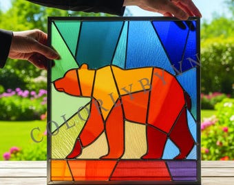 Motivo geometrico a forma di orso in vetro colorato: modello di acchiappasole con orso colorato, decorazione moderna per finestre con fauna selvatica, download di PDF, PNG e SVG (L281AN)
