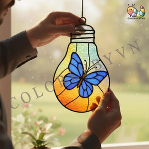 Shakven 6W Stained Glass Light Bulb – E26 Base, Warm White 400lm, Hand-Painted Vintage Design For Indoor/Outdoor Decor