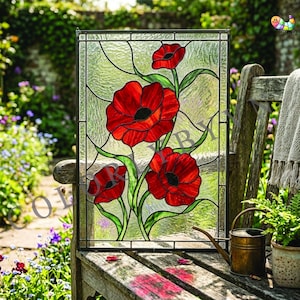 Può includere: Pannello rettangolare in vetro colorato con papaveri rossi con centri neri e steli verdi. L'opera d'arte è ambientata su uno sfondo strutturato verde chiaro, incorniciata da un bordo in metallo nero. Tema floreale.