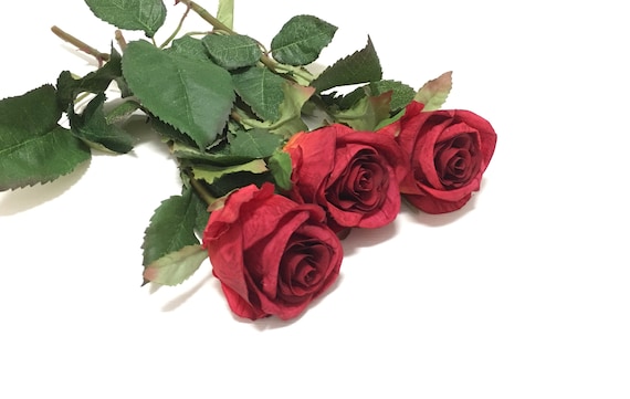 3 ROSES ROUGES artificielles sur tiges Fleurs artificielles, Fleurs en  soie, Couronne de fleurs, Chapellerie, Fleurs de mariage bricolage, Bouquet  de mariage, Chapellerie -  France