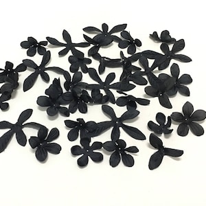 32 pétales de fleurs noires - Différentes formes et tailles - Fleurs artificielles, fleurs en soie, embellissements, couronne de fleurs, chapellerie, couronne de fleurs