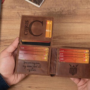 Carteira masculina dobrável em couro integral com janela para identificação, iniciais personalizadas gravadas, presente para dia dos pais, aniversário e namorado
