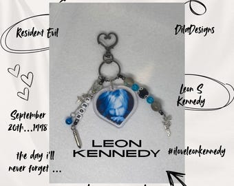 Regalo personalizzato: portachiavi di Leon Kennedy blu e nero!