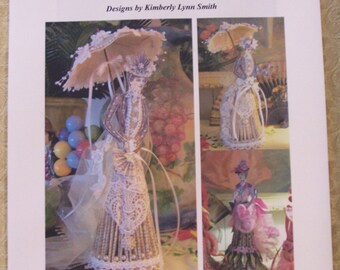 Poupées en papier broché