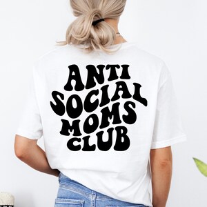 Camiseta del Club de Mamás Antisociales, divertida para mamás, antisocial, regalo para mamás introvertidas, regalo para el Día de la Madre, vida de mamá imagen 3