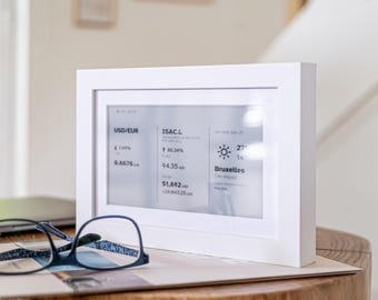 Live Krypto- & Aktienticker | WLAN E-Paper Display | Weißer Holzrahmen