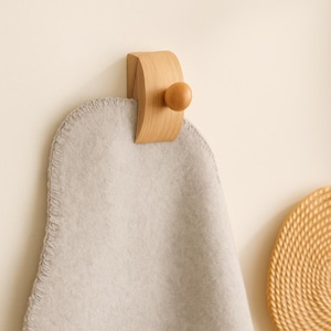 Quilt Hangers for Wall Display – Heavy-Duty Tapestry and Blanket Rack with Rustic Wooden Clips – Rug Holder for Artful Fabric Decor