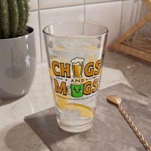 Personalized Pint Beer Glass – Custom Engraved Barware Gift for Him, Groomsman, Dad, or Home Bar Decor