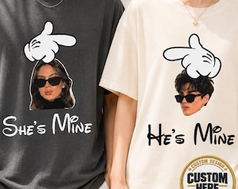 Camiseta personalizada con cara, camisetas a juego para parejas "Él es mío, ella es mía", camiseta con foto personalizada, regalo divertido de dibujos animados para novio/novia.