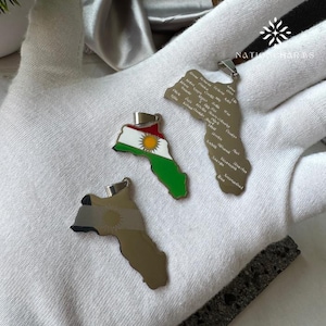 Kurdistan Region Map Umriss Charms • Edelstahl vergoldet Charm • Kurdistan Flagge Charm • Geschenk Halskette Charm • Landkarte Charms