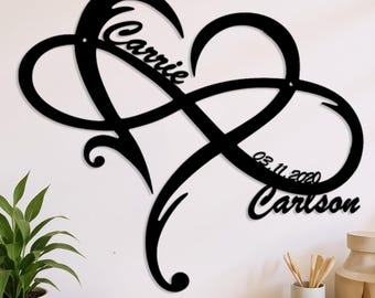 Segno di decorazione da tavolo personalizzato in legno a due cuori con nome e data per il regalo di anniversario di matrimonio per la coppia - CALLIE
