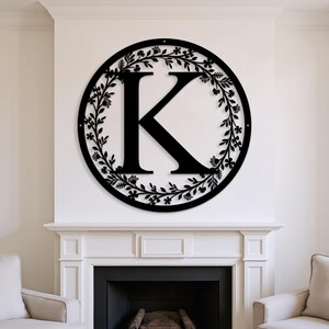 Monograma de letras circulares de metal con enredaderas, regalo de boda, letrero con nombre familiar. Letrero de metal para exteriores. Letrero de metal. Letrero para portón. Puerta principal.
